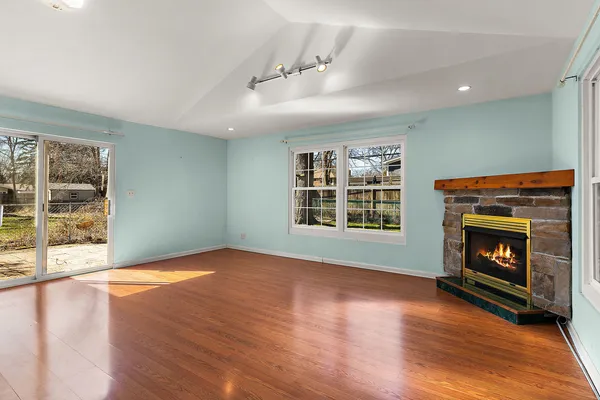 $475,000 | 742 Pine Street, Deerfield, IL 60015