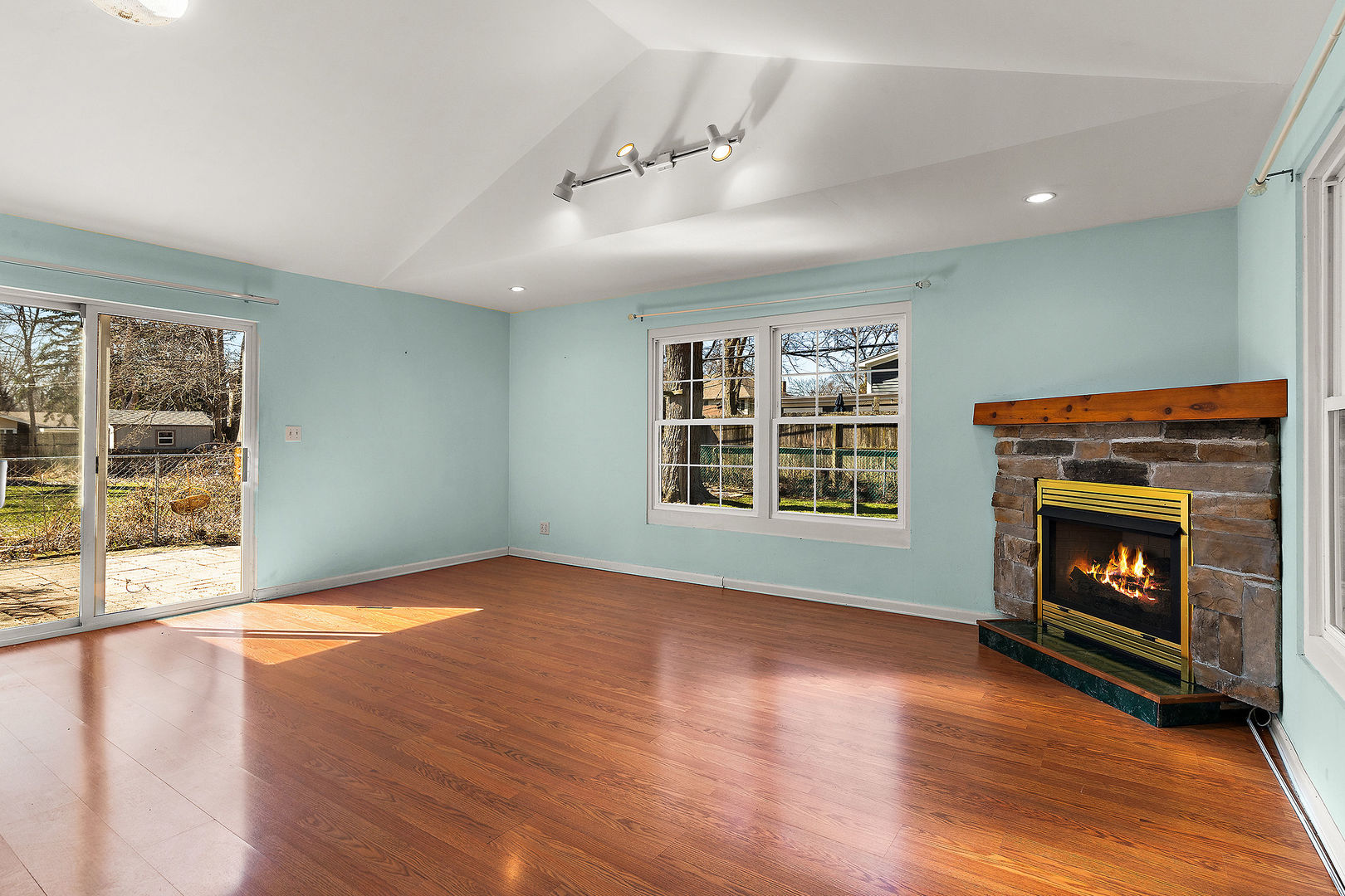 742 Pine Street Deerfield, IL 60015 - Photo 8 of 19