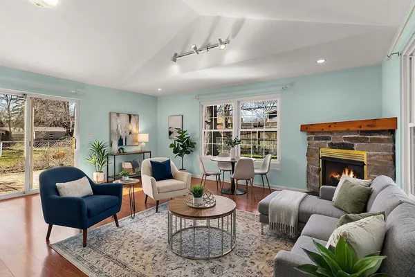 $475,000 | 742 Pine Street, Deerfield, IL 60015