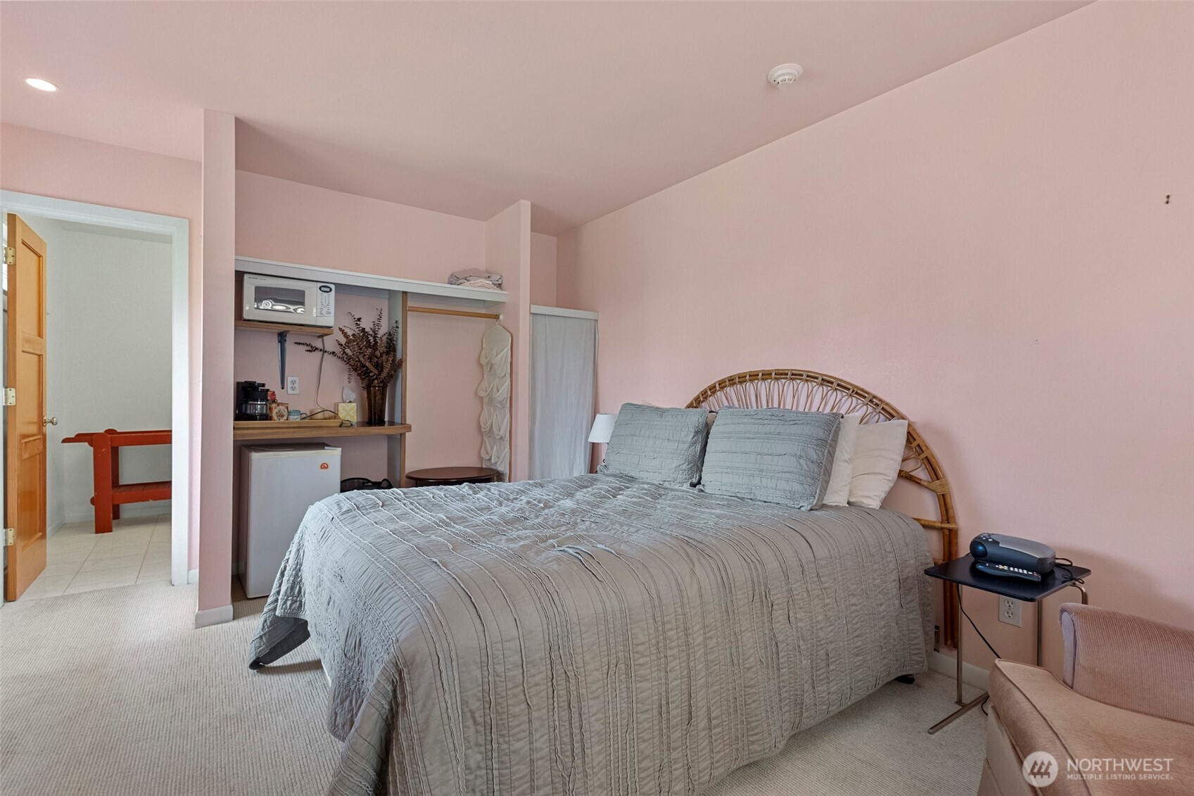 1925 Township Street Sedro-Woolley, WA 98284 - Photo 39 of 40 a bedroom with a bed and a mirror