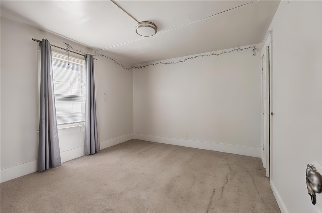 564 Thurston Road Rochester, NY 14619 - Photo 15 of 23