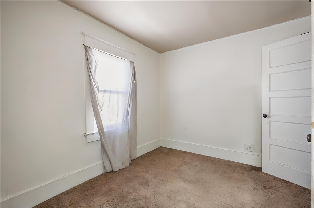 564 Thurston Road Rochester, NY 14619 - Photo 18 of 23