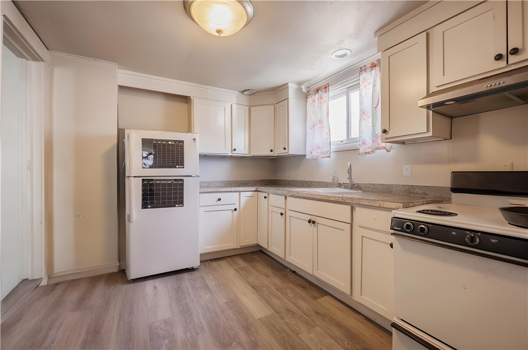 564 Thurston Road Rochester, NY 14619 - Photo 3 of 23