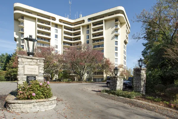 $2,000 | 6666 Brookmont Terrace, Unit 307, Nashville, TN 37221