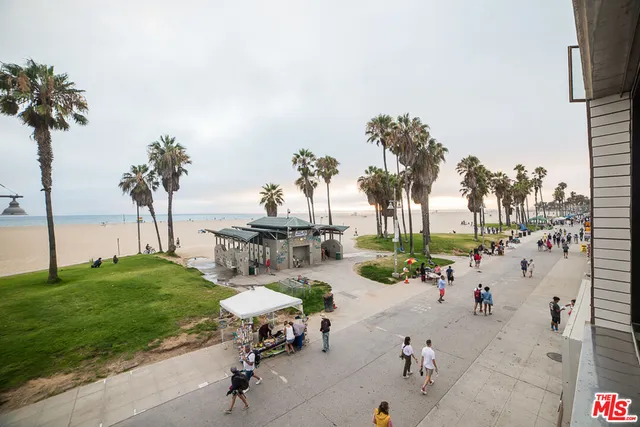 $5,950 | 8 Brooks Avenue, Unit 6, Venice, CA 90291