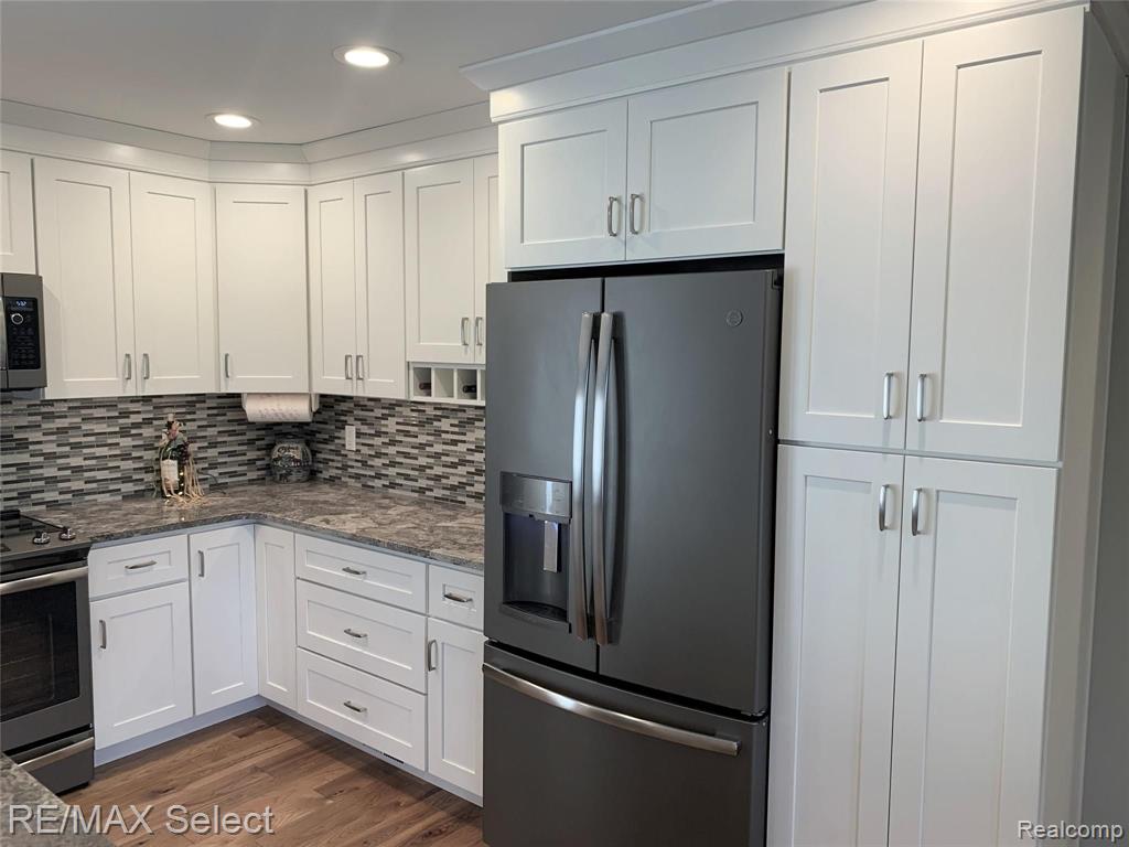 18580 Tipsico Lake Road Fenton, MI 48430 - Photo 13 of 31