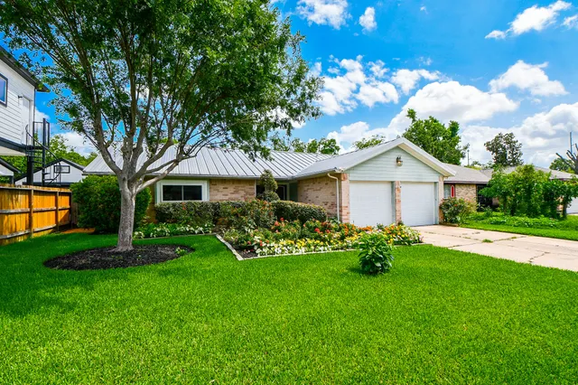 $1,900 | 10426 Alcott Drive, Houston, TX 77043