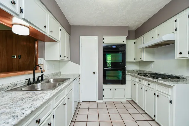 $1,900 | 10426 Alcott Drive, Houston, TX 77043