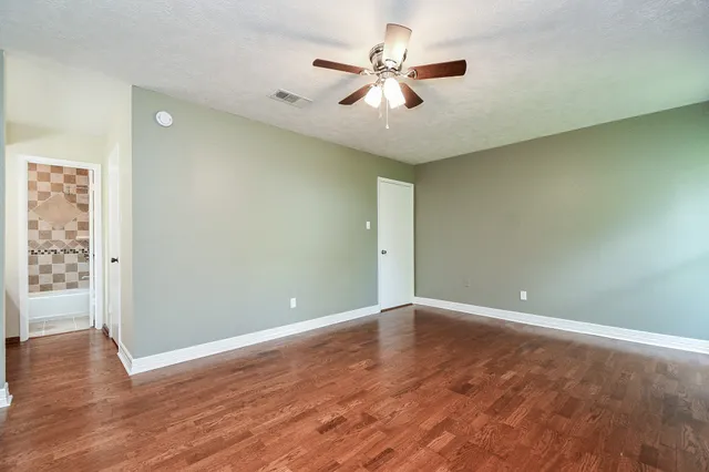 $1,900 | 10426 Alcott Drive, Houston, TX 77043