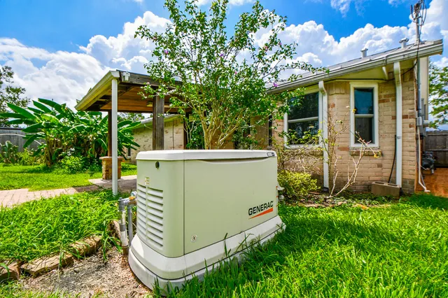 $1,900 | 10426 Alcott Drive, Houston, TX 77043