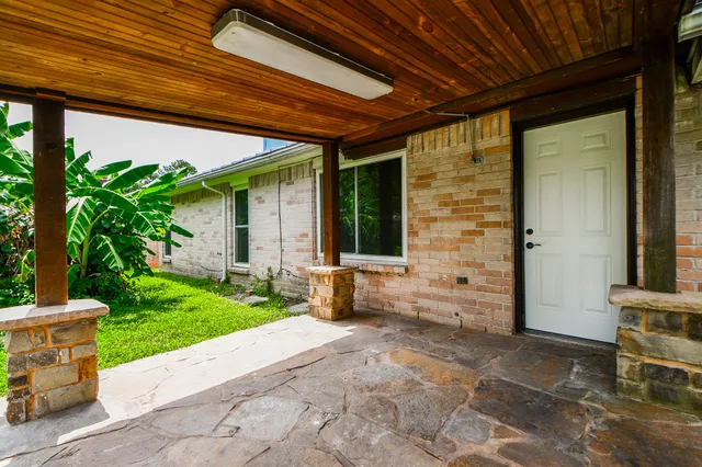 $1,900 | 10426 Alcott Drive, Houston, TX 77043