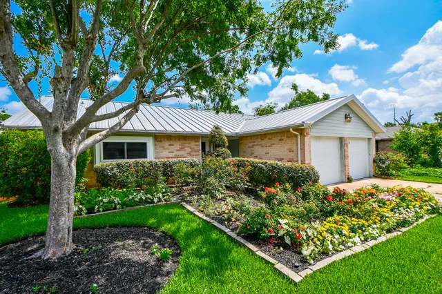 $1,900 | 10426 Alcott Drive, Houston, TX 77043