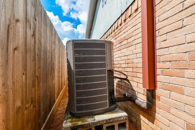 $1,900 | 10426 Alcott Drive, Houston, TX 77043