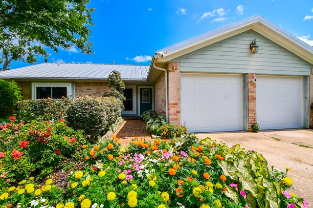 $1,900 | 10426 Alcott Drive, Houston, TX 77043