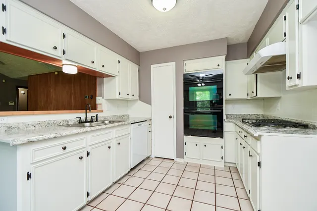 $1,900 | 10426 Alcott Drive, Houston, TX 77043