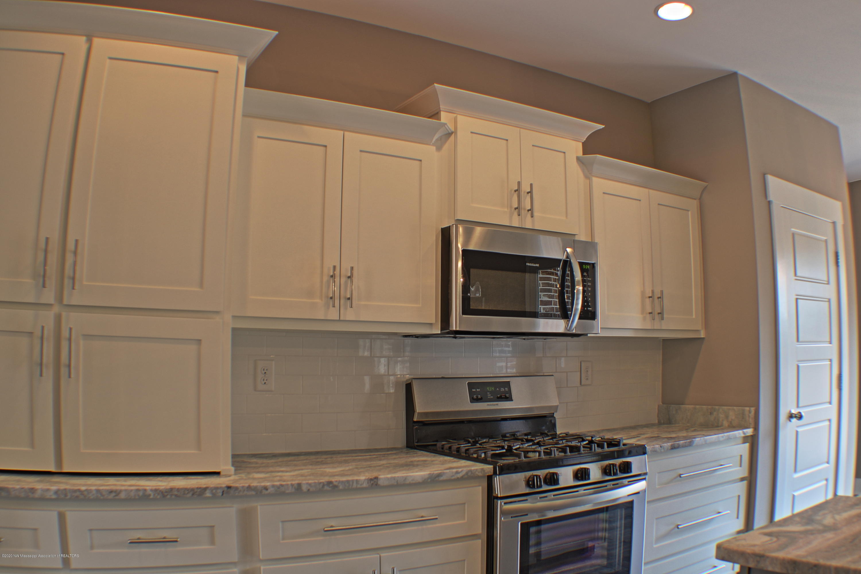 1680 Gill Road Nesbit, MS 38651 - Photo 12 of 25 kitchencabinets