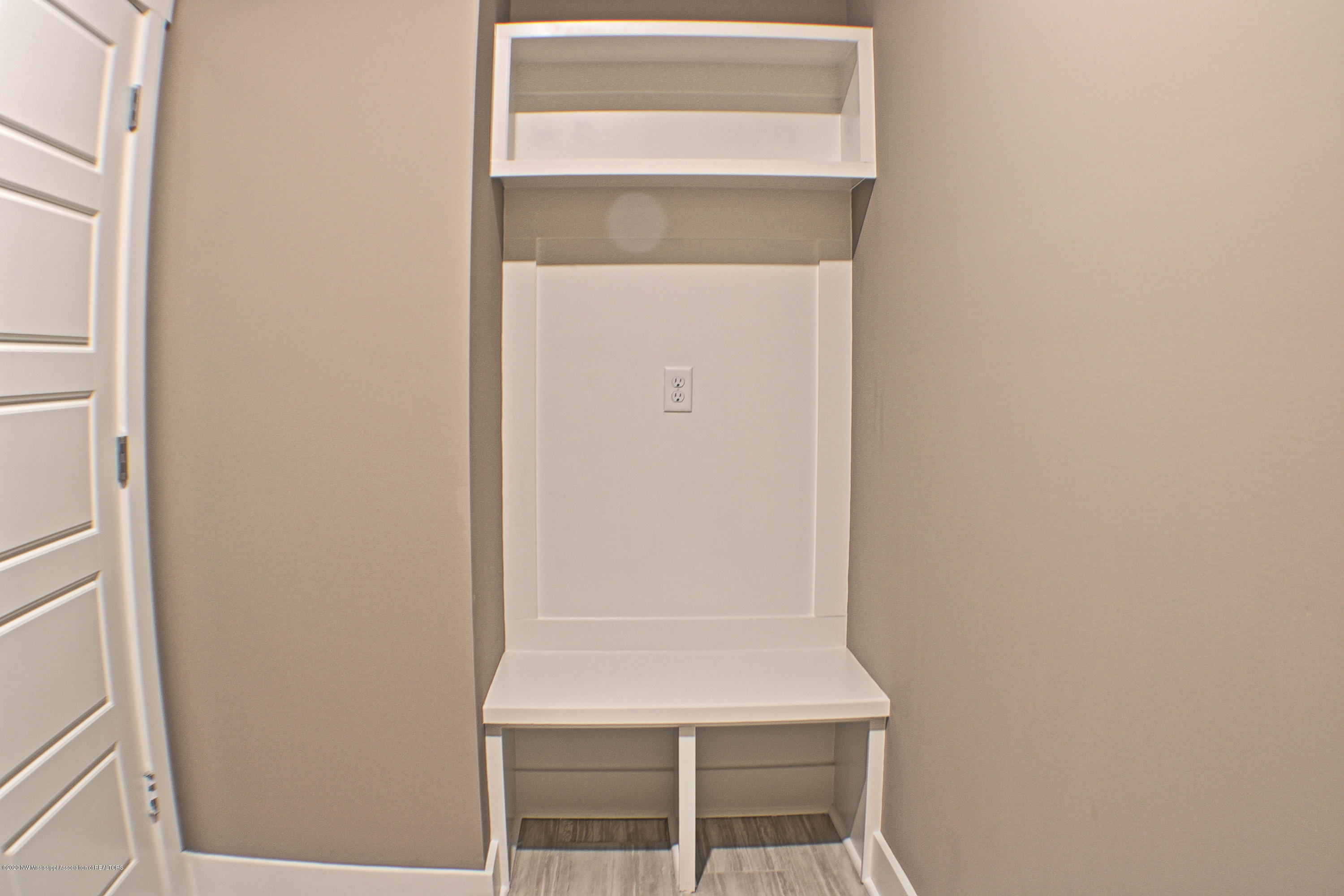 1680 Gill Road Nesbit, MS 38651 - Photo 16 of 25 laundryroom2