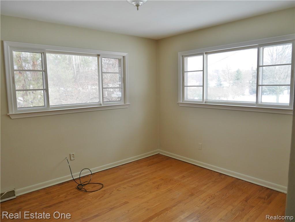 953 South Reading Road Bloomfield Hills, MI 48304 - Photo 12 of 21 bed 4.JPG