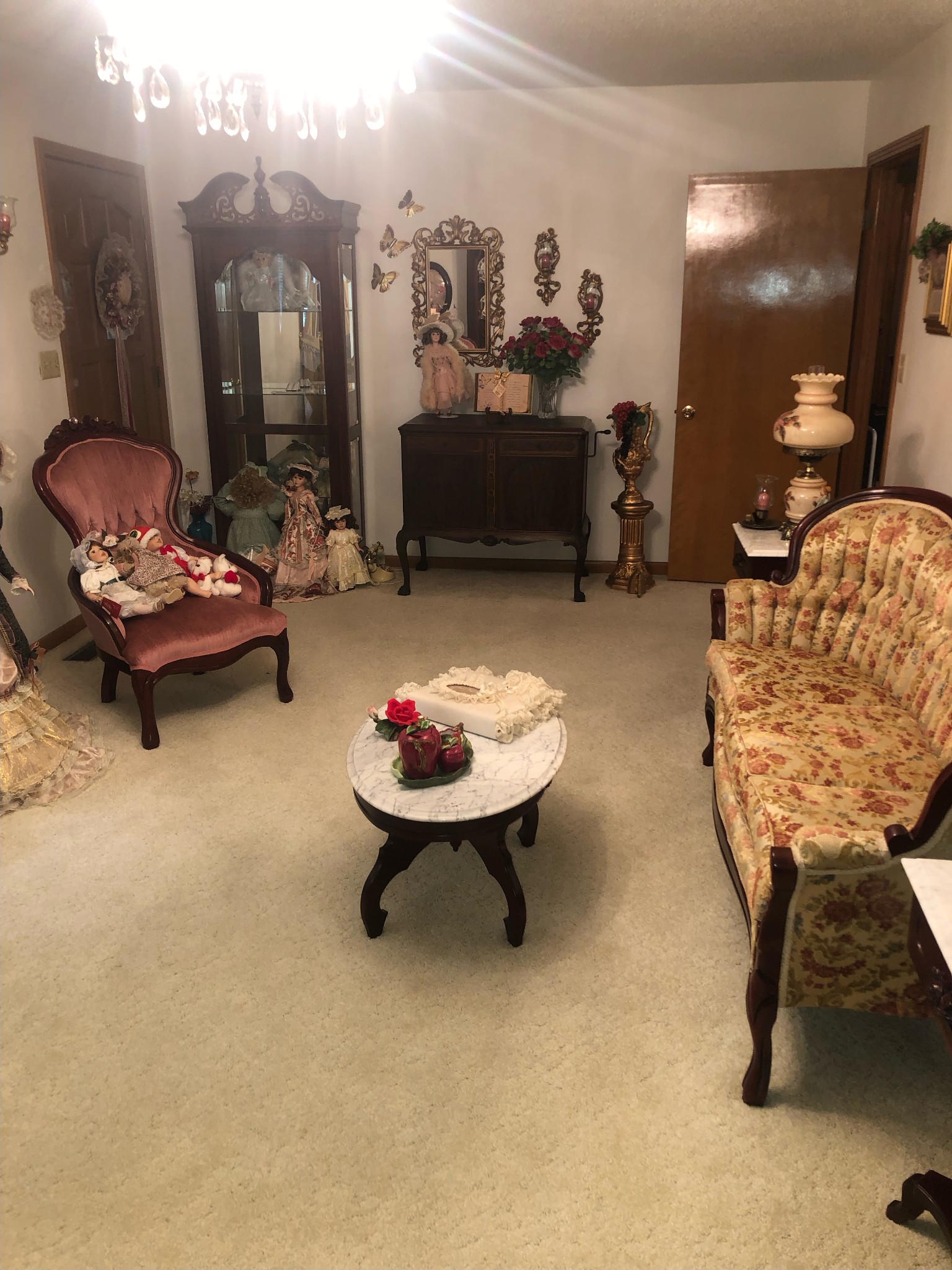 5279 Oak Grove Road Red Boiling Springs, TN 37150 - Photo 12 of 23 a living room with furniture and a mirror