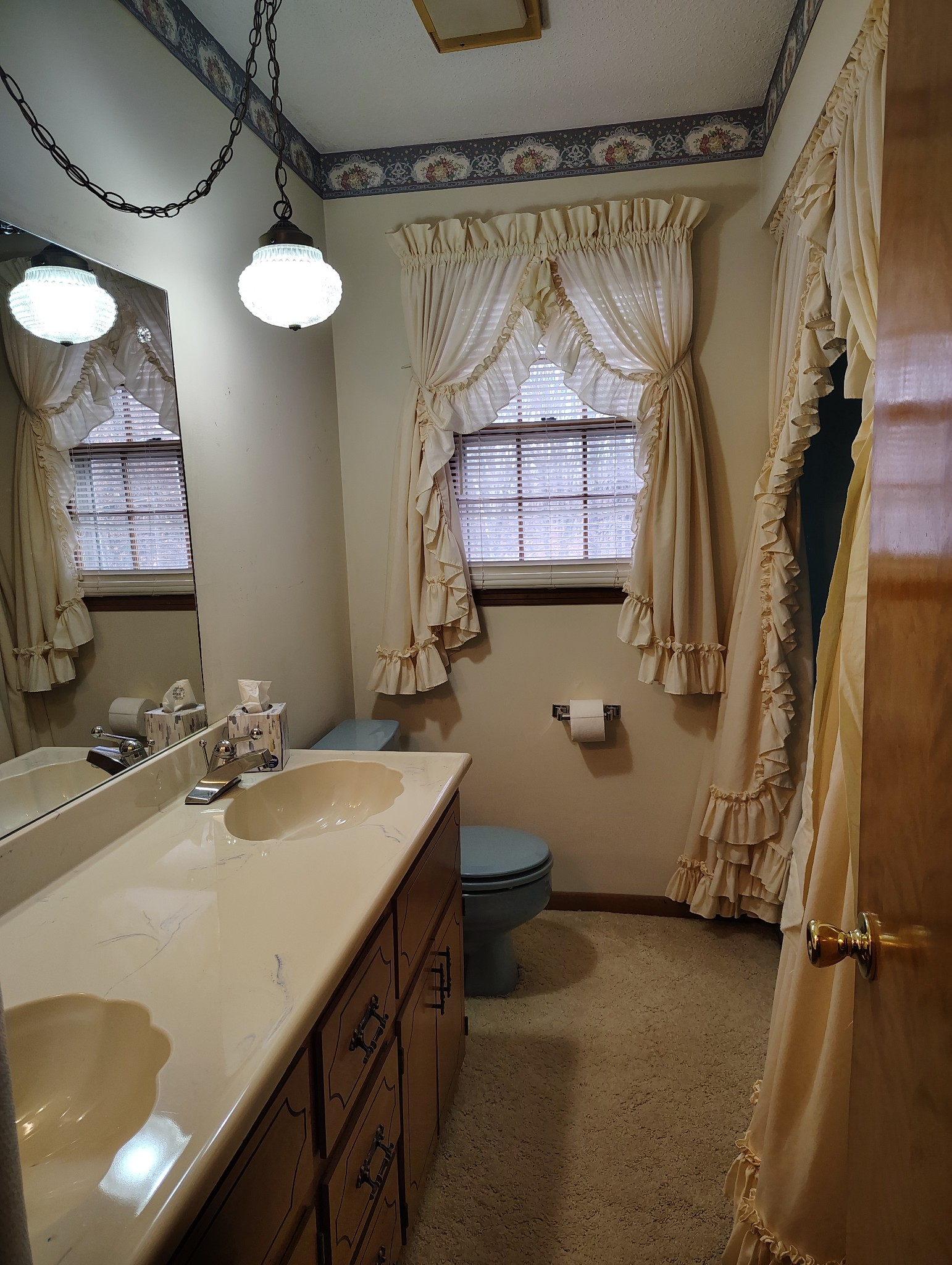 5279 Oak Grove Road Red Boiling Springs, TN 37150 - Photo 18 of 23 a bathroom with a sink a toilet and shower