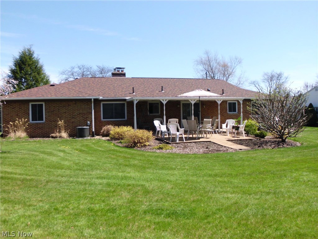 180 Winchester Road Akron, OH 44333 - Photo 18 of 19 Covered back patio for entertaining