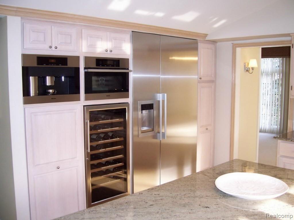 2953 Baytree Court Rochester, MI 48306 - Photo 11 of 34 New Luxury Appliances