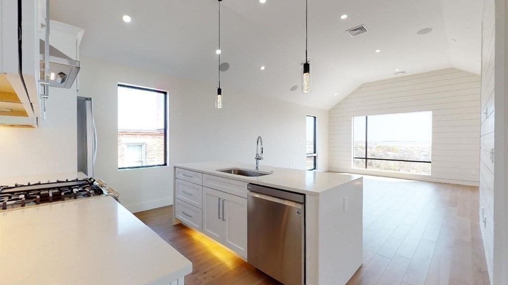 41 Gladstone Street, Unit 3 Boston, MA 02128 - Photo 12 of 28