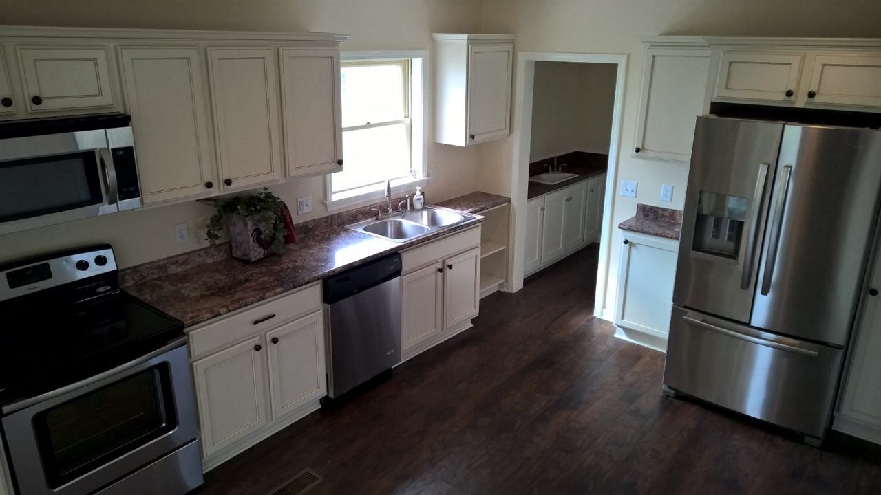 17130 Darling Road Woodburn, IN 46797 - Photo 9 of 36