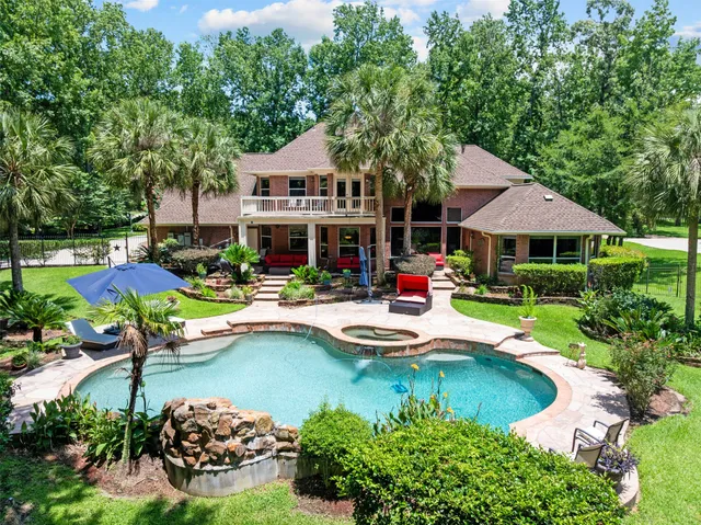 $1,155,000 | 37703 Edgewater Drive, Pinehurst, TX 77362