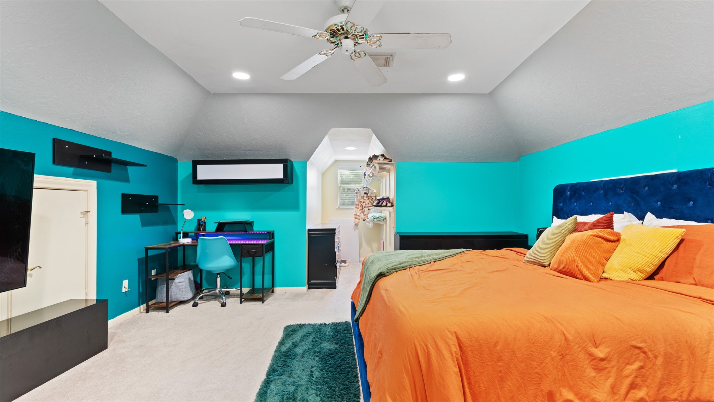 37703 Edgewater Drive Pinehurst, TX 77362 - Photo 27 of 37 a bed room with a bed mirror and a chandelier