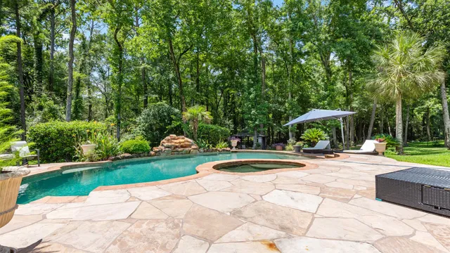 $1,155,000 | 37703 Edgewater Drive, Pinehurst, TX 77362