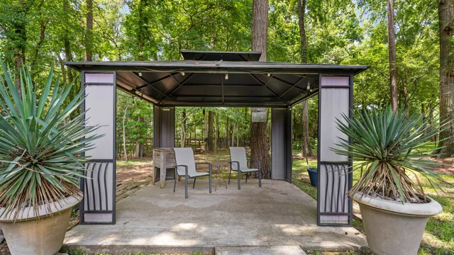 $1,155,000 | 37703 Edgewater Drive, Pinehurst, TX 77362