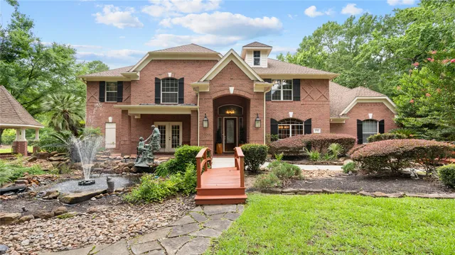 $1,155,000 | 37703 Edgewater Drive, Pinehurst, TX 77362