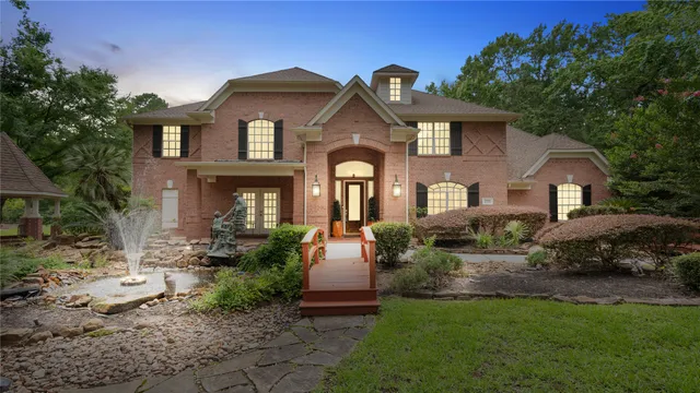 $1,155,000 | 37703 Edgewater Drive, Pinehurst, TX 77362