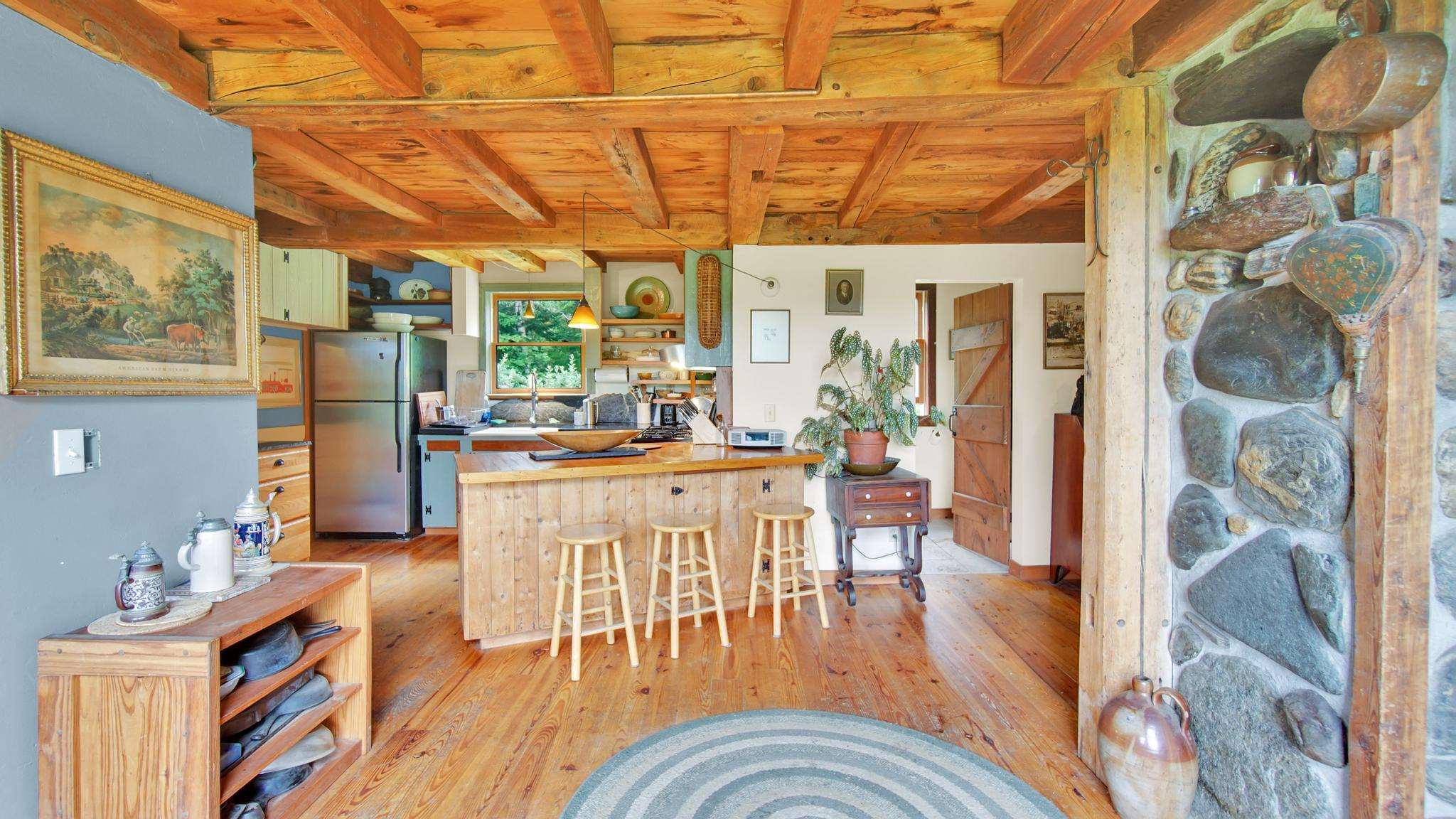 352 Applewood Road Warren, VT 05674 - Photo 2 of 40