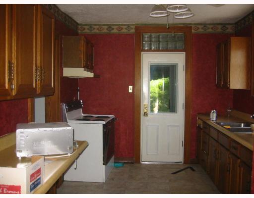 2598 Beaver Road Ambridge, PA 15003 - Photo 4 of 8 Kitchen.