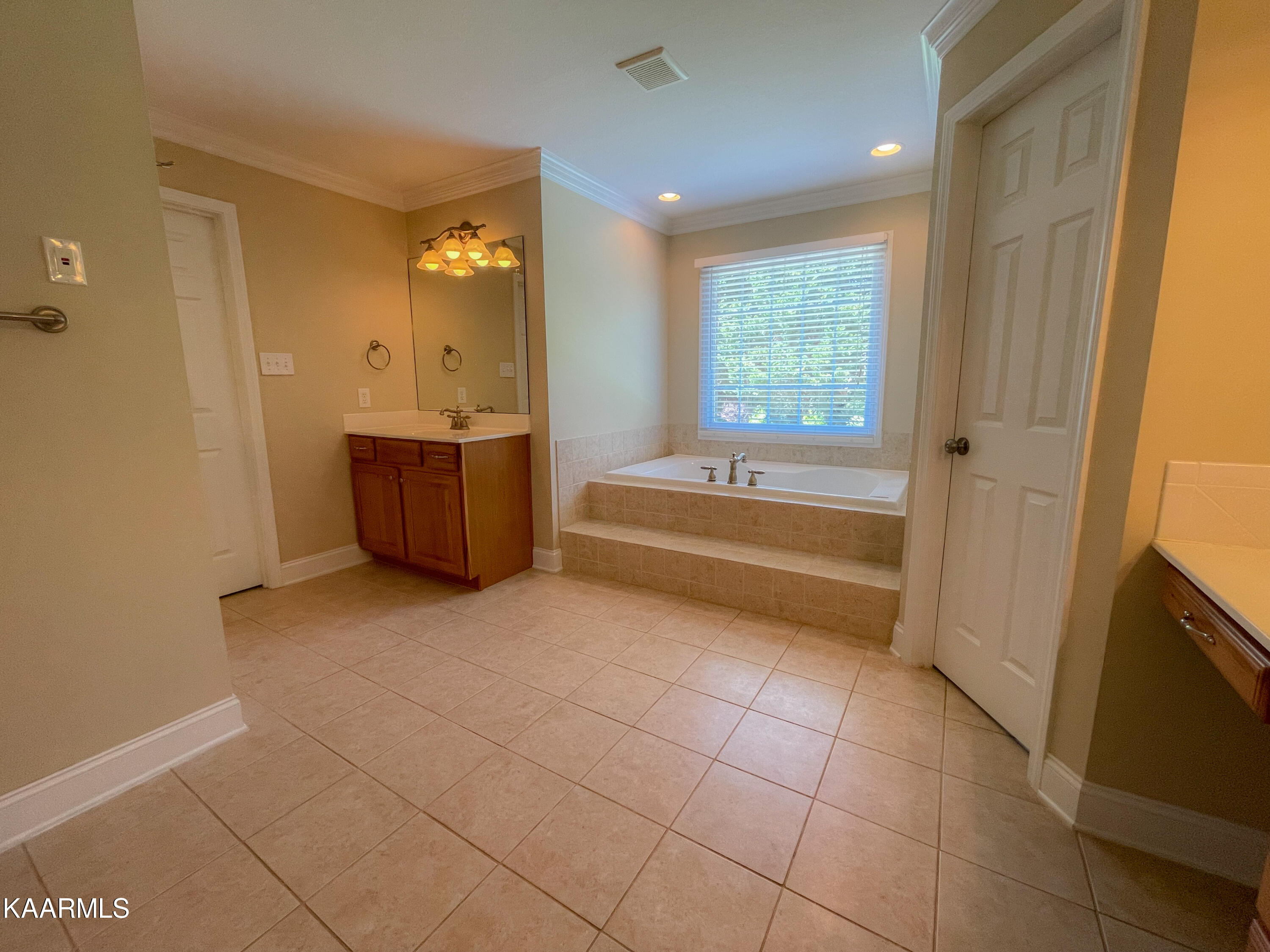 406 Gwinhurst Road Farragut, TN 37934 - Photo 14 of 23 Master Bath - 2