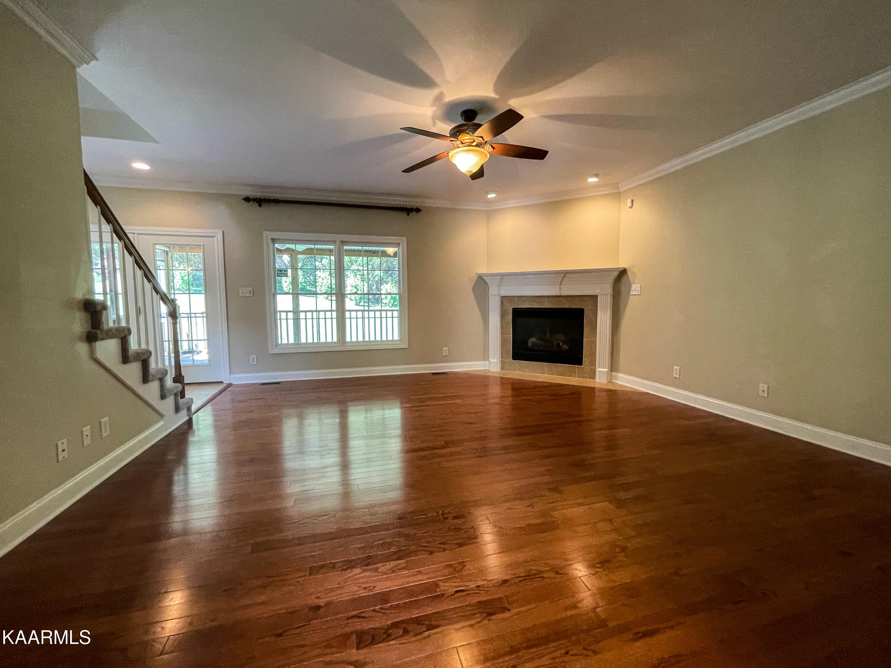 406 Gwinhurst Road Farragut, TN 37934 - Photo 4 of 23 Living Room