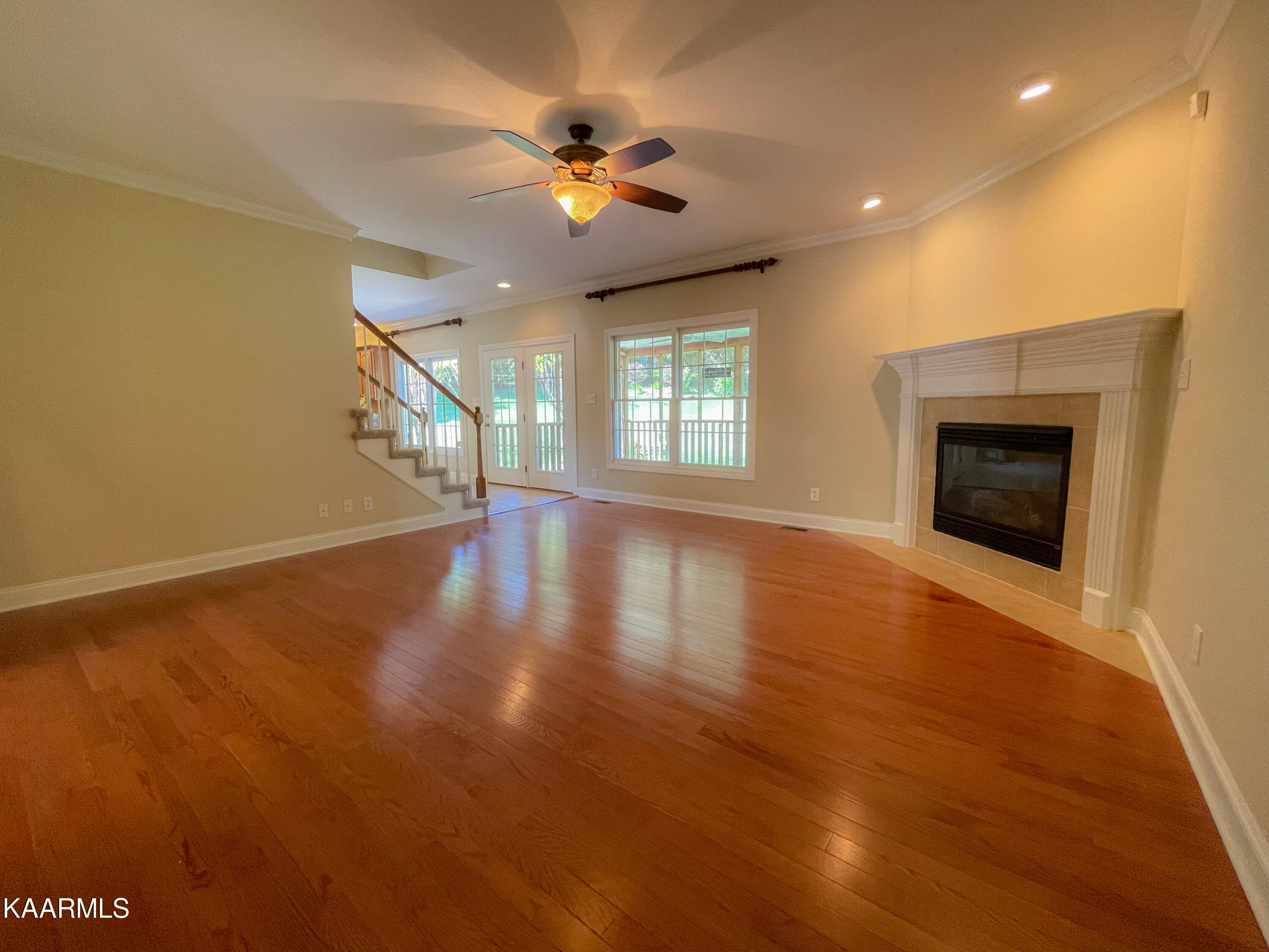 406 Gwinhurst Road Farragut, TN 37934 - Photo 5 of 23 Living Room - 2