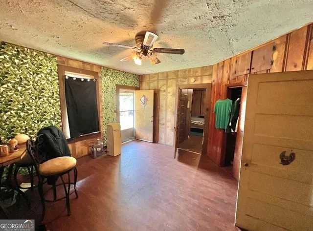 a view of a livingroom with furniture and a ceiling fan