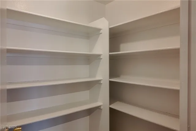 $2,700 | 3020 Waterview Drive, Las Vegas, NV 89117