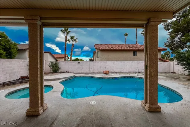 $2,700 | 3020 Waterview Drive, Las Vegas, NV 89117