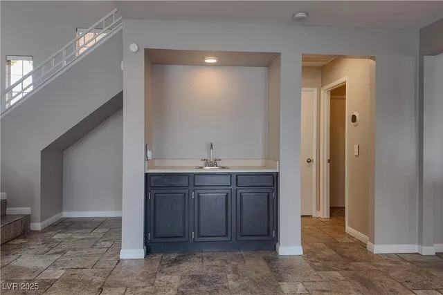 $2,700 | 3020 Waterview Drive, Las Vegas, NV 89117