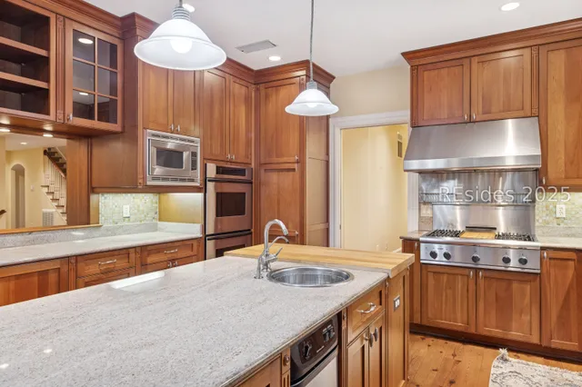 $1,099,000 | 46 Hawthorne Road, Bluffton, SC 29910