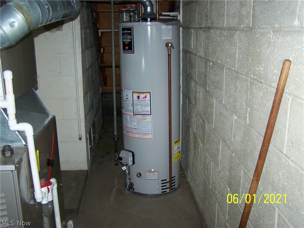 6838 Hilton Road Brecksville, OH 44141 - Photo 19 of 21 Newer H20 tank