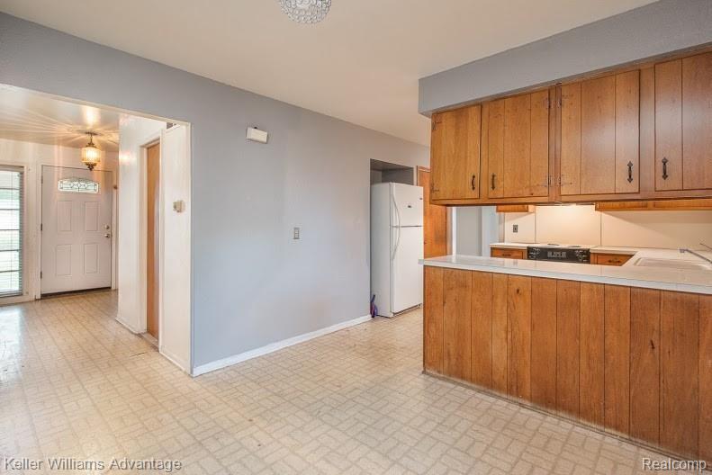 27075 Harvard Road Southfield, MI 48076 - Photo 12 of 24 27075HarvardKITCHEN3.jpg