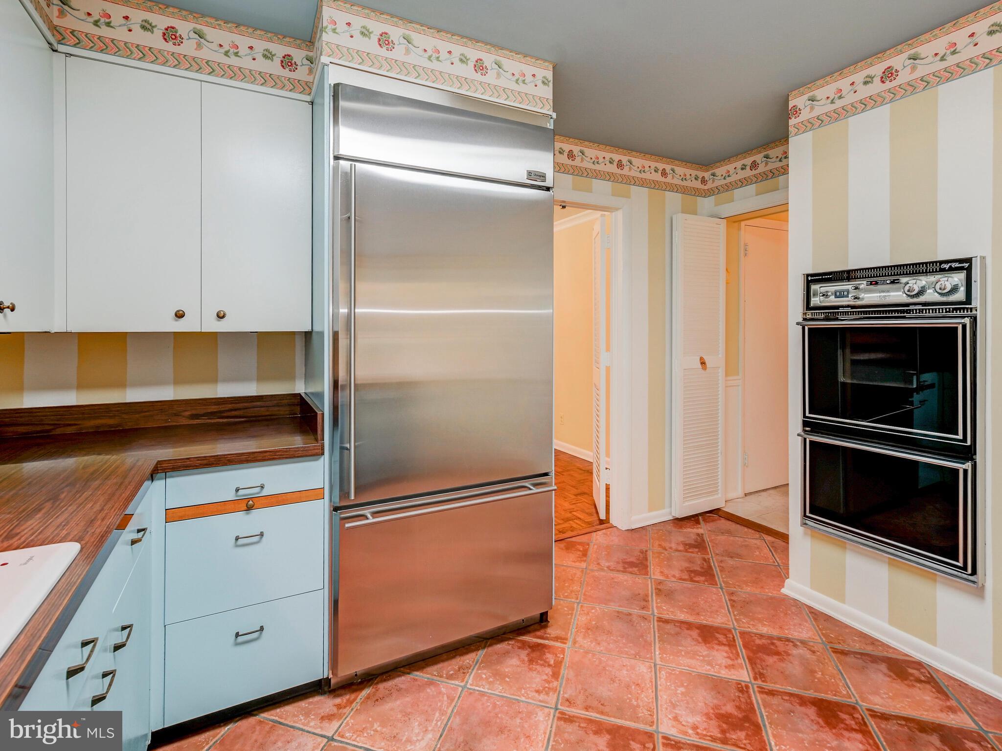5 Springbriar Lane Pikesville, MD 21208 - Photo 13 of 38 STAINLESS REFRIGERATOR