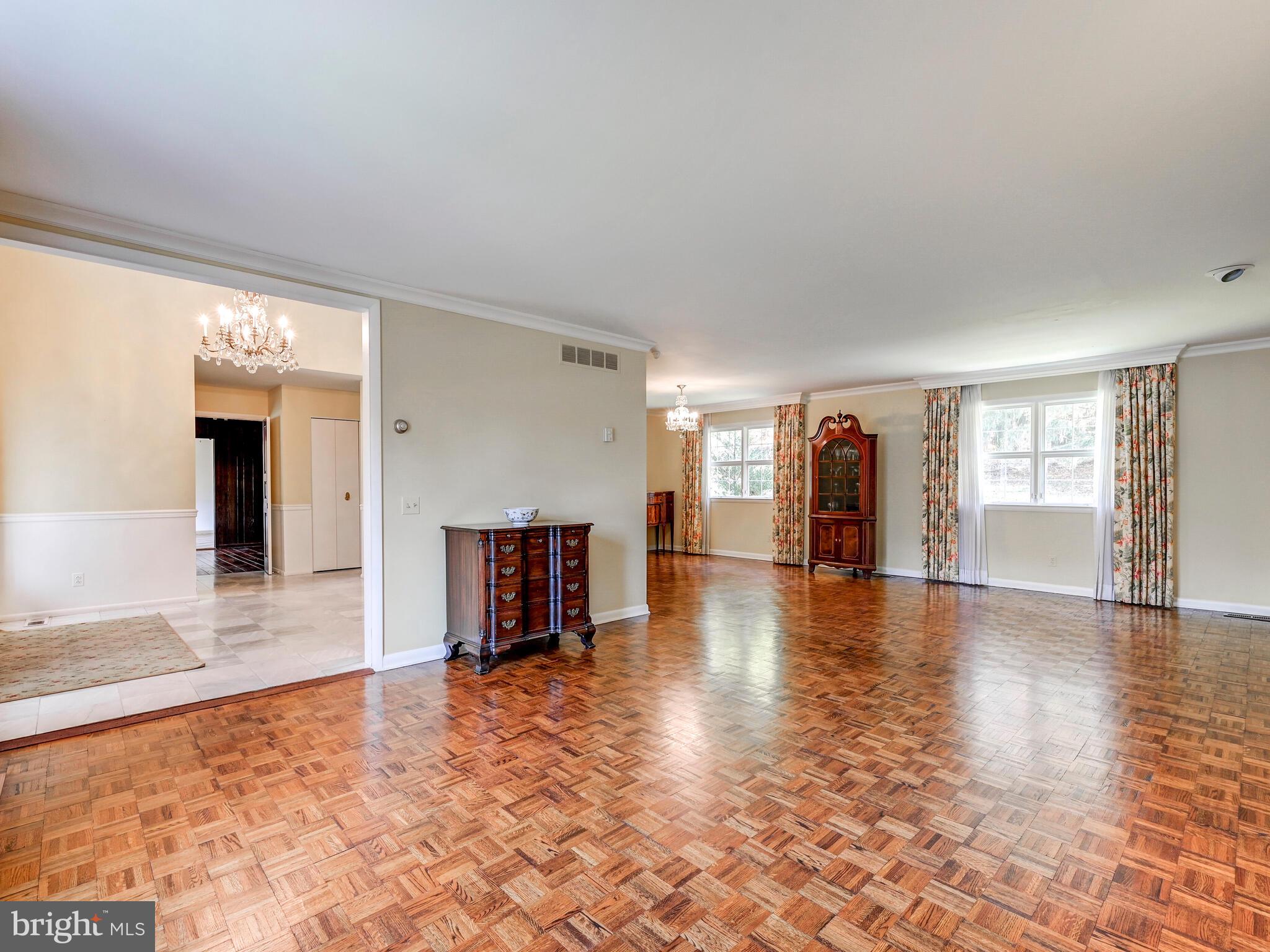 5 Springbriar Lane Pikesville, MD 21208 - Photo 7 of 38 LARGE LIVING ROOM