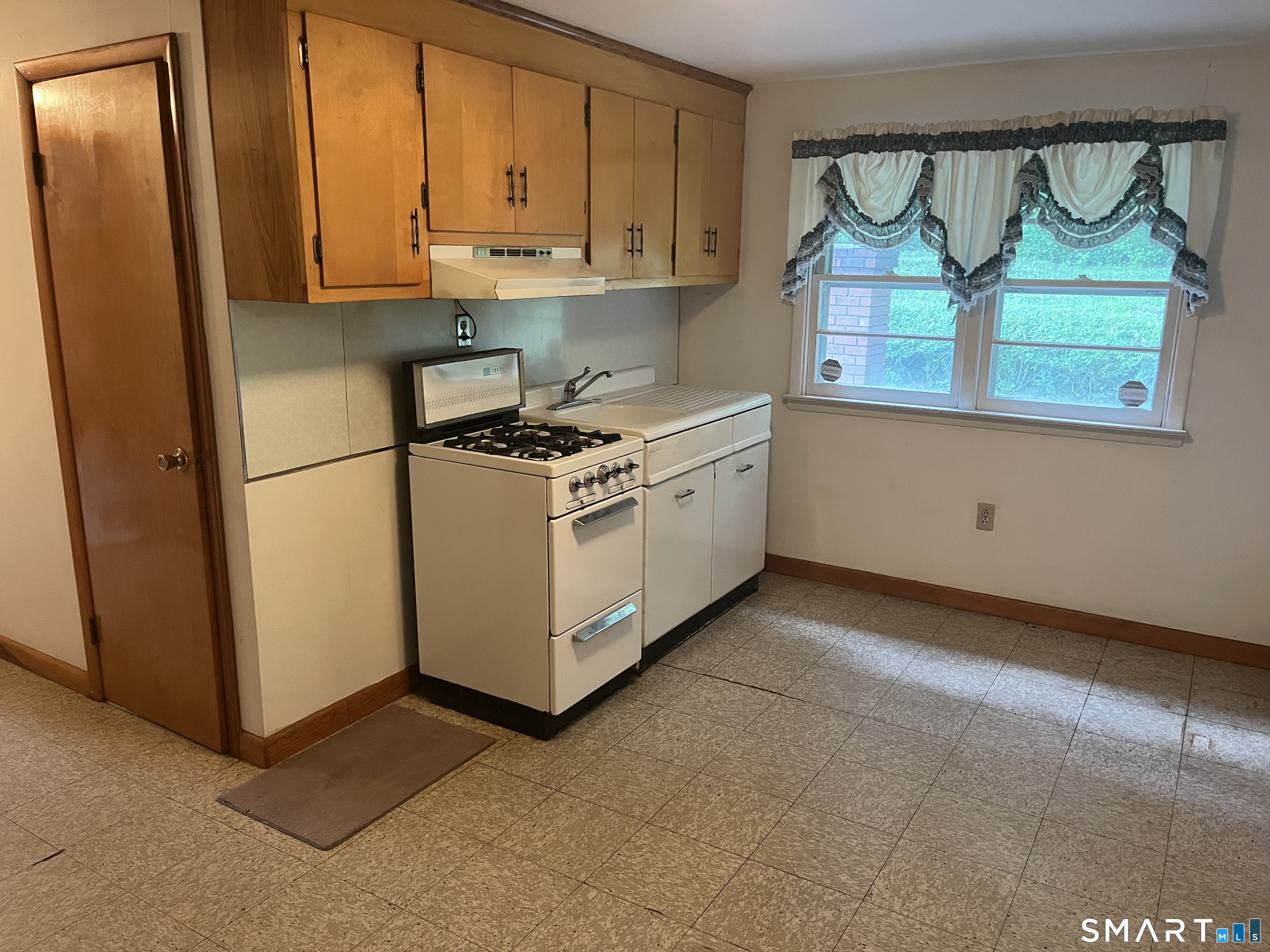 32 Homestead Avenue Derby, CT 06418 - Photo 12 of 28
