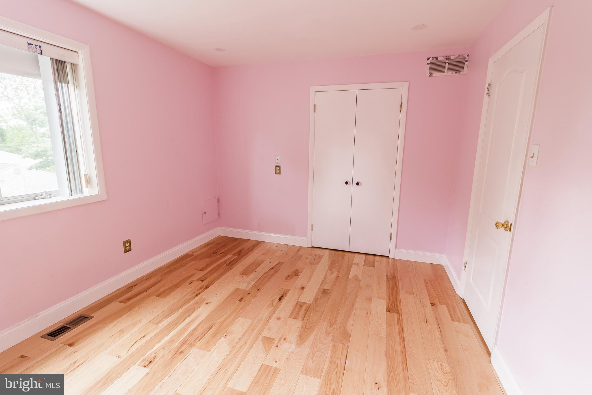 321 Betsy Road Huntingdon Valley, PA 19006 - Photo 21 of 28 Bedroom with laundry chute